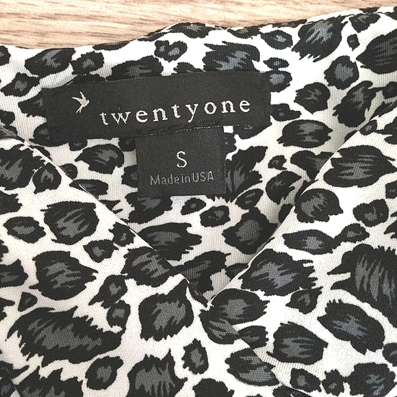 💋Forever 21 Leopard Tunic💋 - Picture 3 of 6